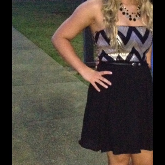 🔴HP🎉🔴CLEARANCE🔴🔴TAKARA Sequined Strapless Cocktail Dress🔴🔴 - Picture 2 of 7